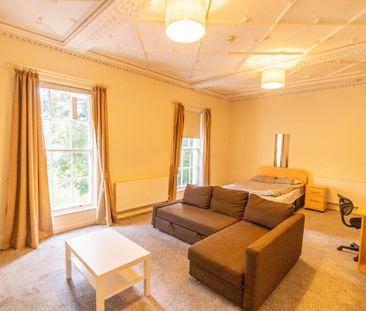 Room 4, 32 Lord Mayor's Walk - Photo 4