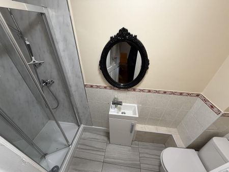 4 bedroom semi-detached house to rent - Photo 2