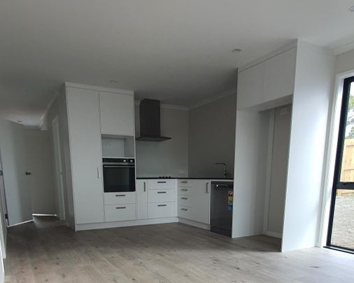 33 Redhills Road, Massey, Auckland - Photo 1