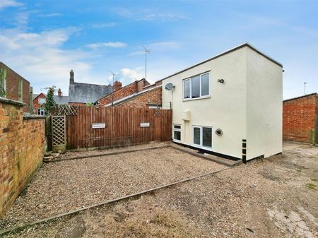 2 Bedroom House to Rent in The Mews House, High Street, Rushden, Northants, NN10 - Photo 2