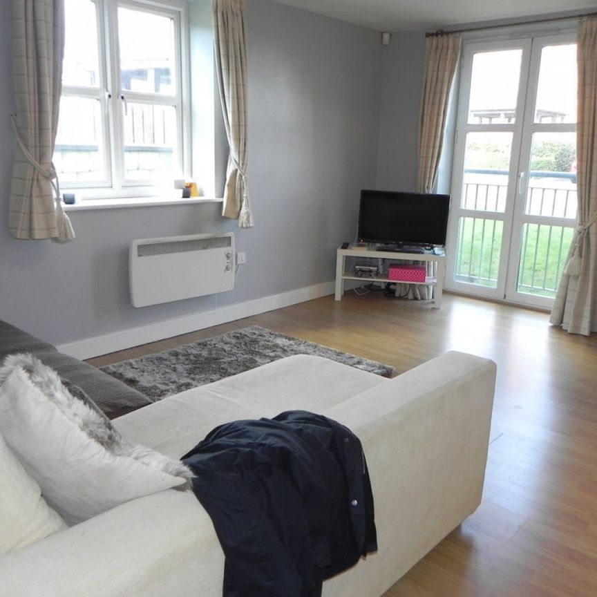 2 bed Flat for Rent - Photo 1