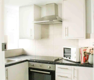 1 bedroom in a house share to rent - Photo 5