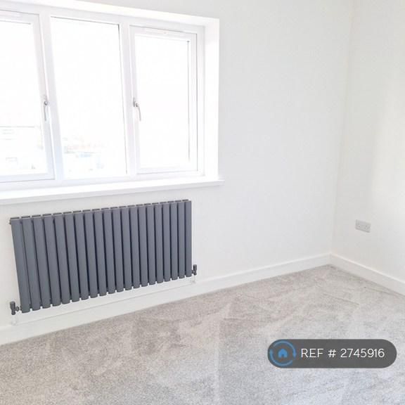 4 bedroom detached house to rent - Photo 1