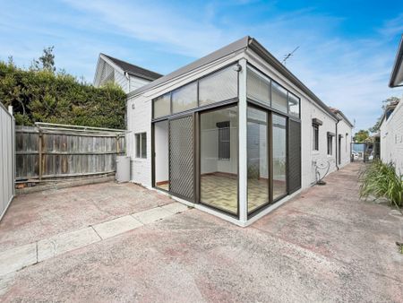Charming 3 Bedroom Home - Photo 5