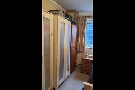 Room in a Shared Flat, Broadway, SW19 - Photo 2