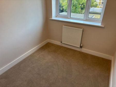 4 bedroom detached house to rent - Photo 3