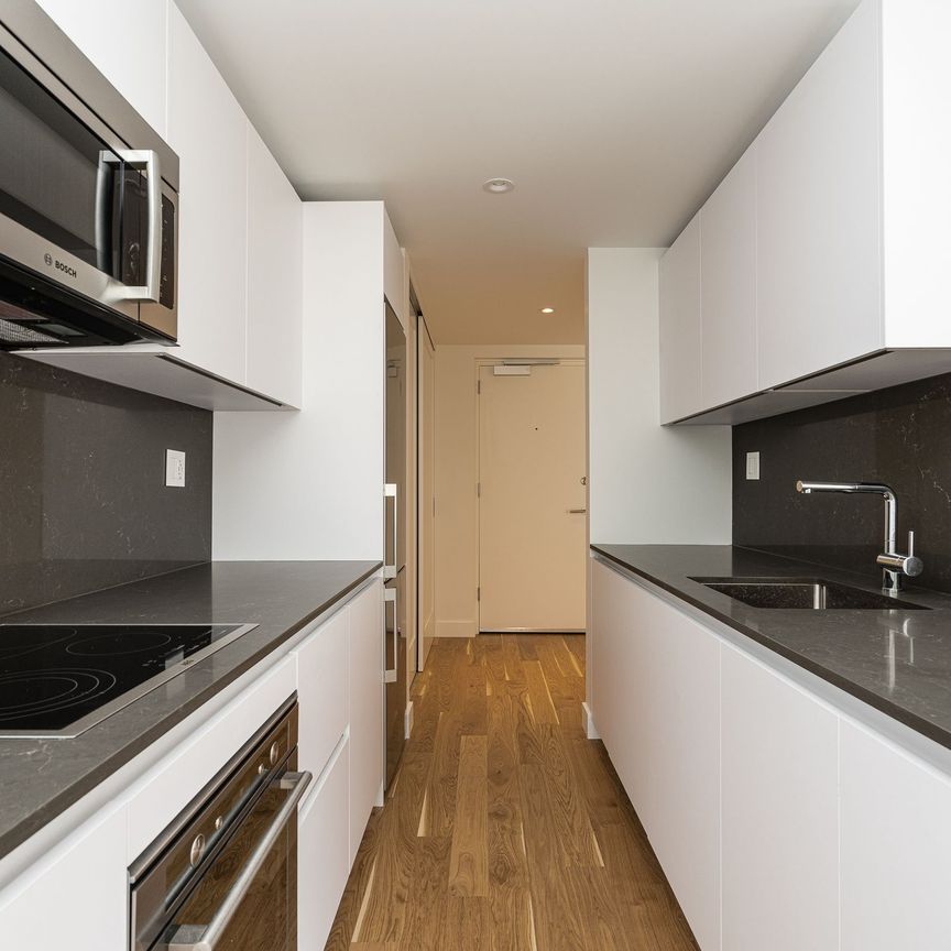 150 The Donway West - Photo 1
