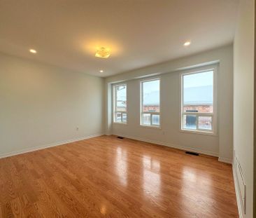 For Lease - 588 Hoover Park Drive, Whitchurch-Stouffville, Ontario - Photo 3