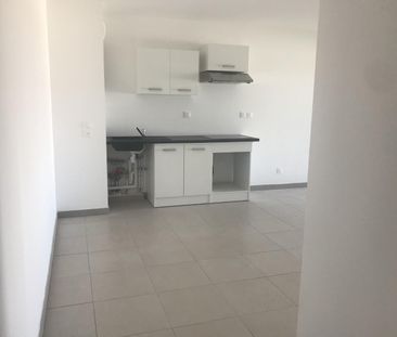 location Appartement T2 DE 46.2m² À ARLES - Photo 1