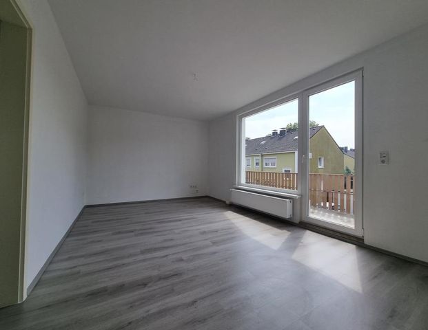 Verfügbar ab Februar 2026! Ruhig gelegene, modern renovierte 3-Zimmer-Wohnung mit Balkon - Photo 1