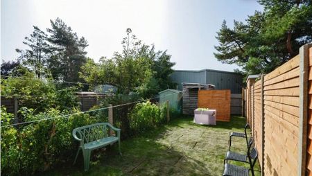 4 bedroom terraced house to rent - Photo 5