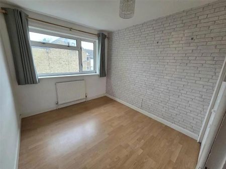 4 bedroom end of terrace house to rent - Photo 3