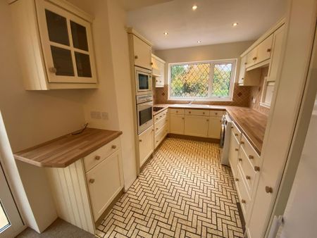 3 bedroom bungalow to rent - Photo 2