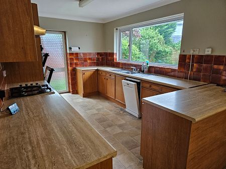 Winsford Close, Hampshire, BH23 - Photo 3