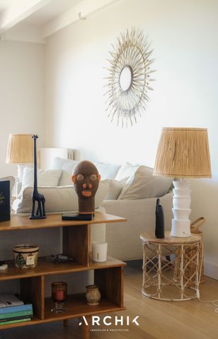 Architecture traditionnelle des années 60, cette villa de 220 m2 profite d'un emplacement idyllique en première ligne, au bord de l'eau, sur un terrain de 1 100 m2, entre le Moulleau et le Pyla. - Photo 4