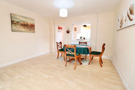 2 bedroom Mid Terraced House to let - Photo 3