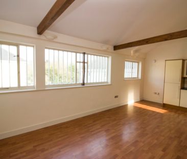 2 Bedroom Property to Let in the Heart of Clare - Photo 5