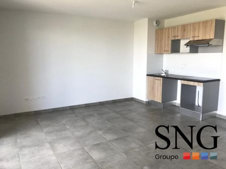 T3 AVEC LOGGIA ET PARKING - Photo 4