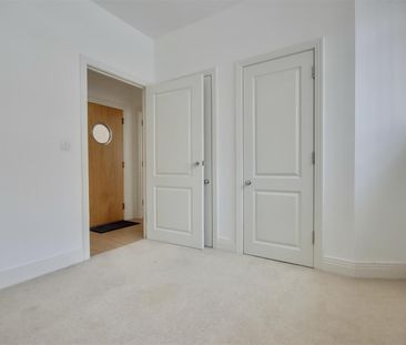 Quay House, Broad Street, Portsmouth - Photo 6