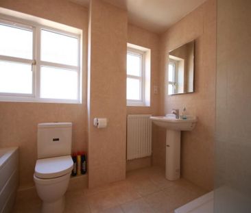 4 Bedroom Detached To Let - Photo 6
