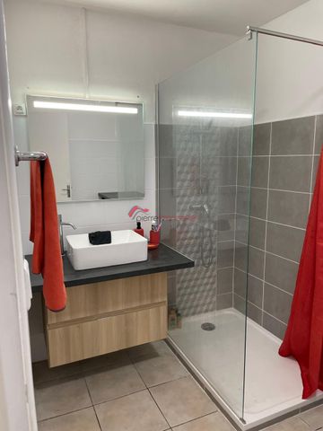 Location Maison 3 pièces 79m² LE TAMPON 97430 - Photo 4