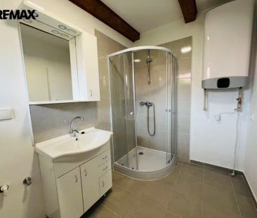 Pronájem bytu 2+1 s parkováním, dvorem a zahradou ve Bzenci, 75 m - Photo 5