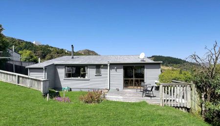LYTTELTON - THREE BEDROOM, HEATPUMP, LOGFIRE, VIEWS - Photo 4