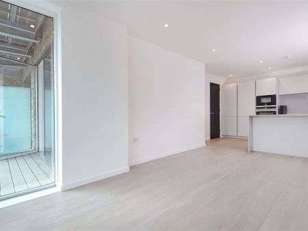 A beautifully appointed one bedroom apartment situated on 4th floor of this fine development conveniently located directly opposite Borough underground station (Northern Line). - Photo 2