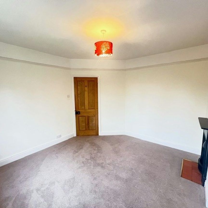 Mews house to rent on - Photo 1