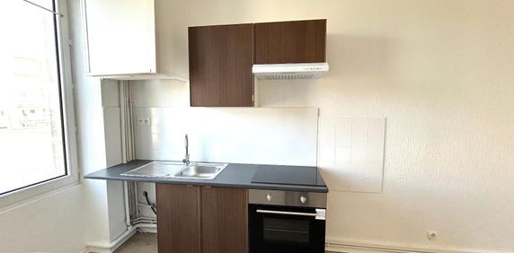 Location Appartement 2 pièces 38m² ST PRIEST EN JAREZ 42270 - Photo 2