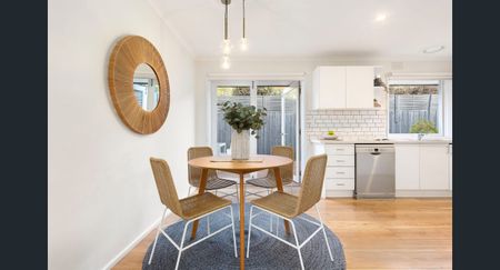 MODERN VILLA WITH BAYSIDE LIFESTYLE - Photo 4
