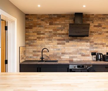 Fantastic central property with stunning rooms - Photo 5