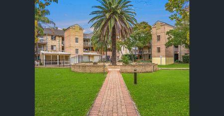 Stylish Two-Bedroom Urban Retreat in a Prime Parramatta Location - Photo 4