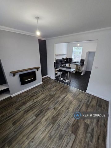 2 bedroom end of terrace house to rent - Photo 3