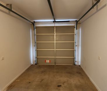 Stylish 2-Bedroom Townhouse - Photo 1