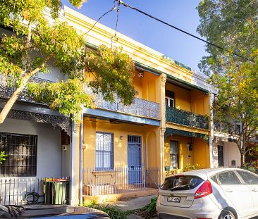 Well proportioned split level two bedroom terrace - Photo 2