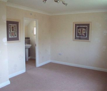 4 bedroom detached house to rent - Photo 5