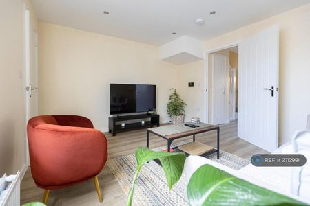 3 bedroom semi-detached house to rent - Photo 3