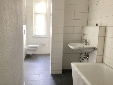 Große Wohnküche mit Zugang zum Balkon! - Foto 3