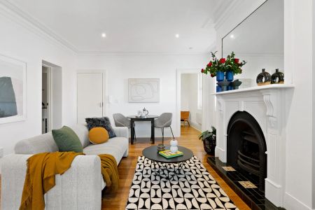 Capture the charm, embrace the space, live the location - Photo 5