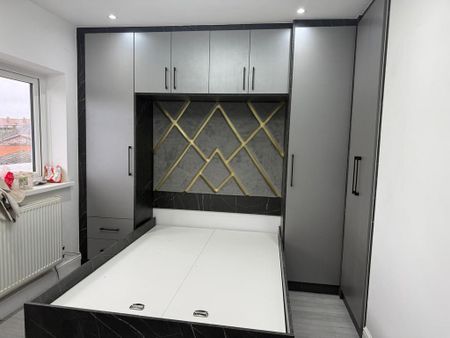 4 bedroom semi-detached house to rent - Photo 4