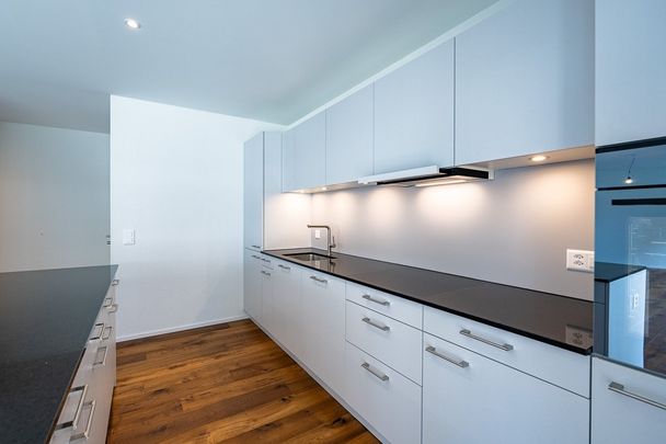 Neuwertige 4.5 Zimmer-Wohnung an guter Lage - Photo 1