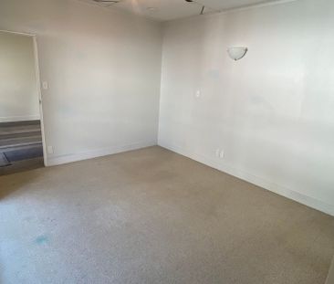 Chic 3BR Te Aro Apt - Central Living! - Photo 4