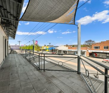 Spacious Apartment With High Ceilings In The Heart Of North Albury - Photo 2