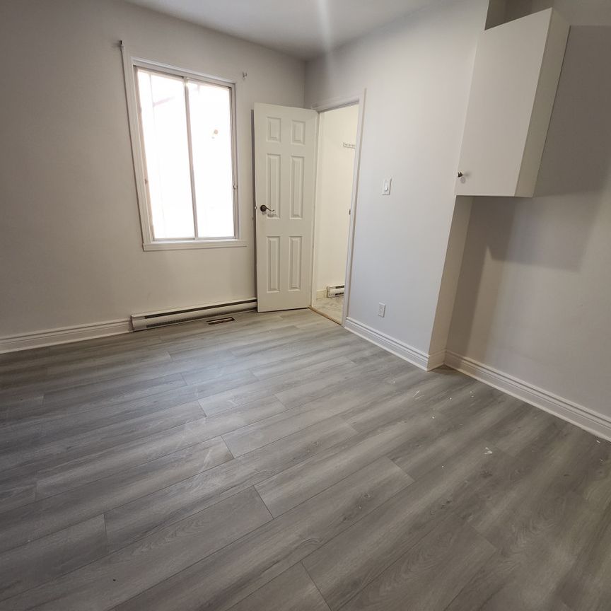 Appartement d’une chambre rénové, semi-meublé. - Photo 1