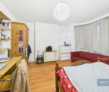 4 bedroom House To Let - Photo 3