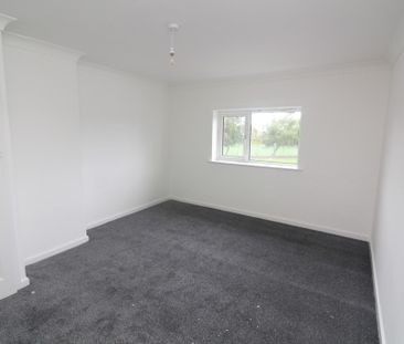 3 Bedroom Semi-Detached House - Photo 2