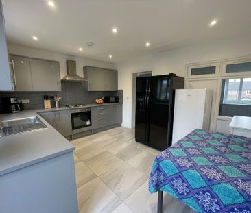 6 bedroom terraced house to rent - Photo 5