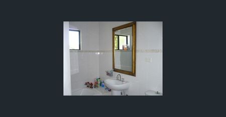 Well Lit 2-Bedroom Apartment In The Heart Of Erskineville - Photo 4