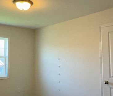 For Lease - 325 Noftall Gardens, Peterborough, Ontario - Photo 5